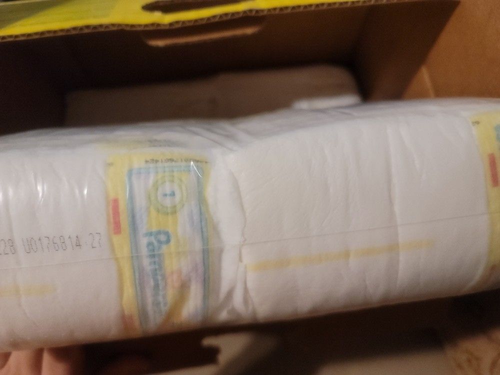 SIZE 1 Pampers Swaddlers 192ct
