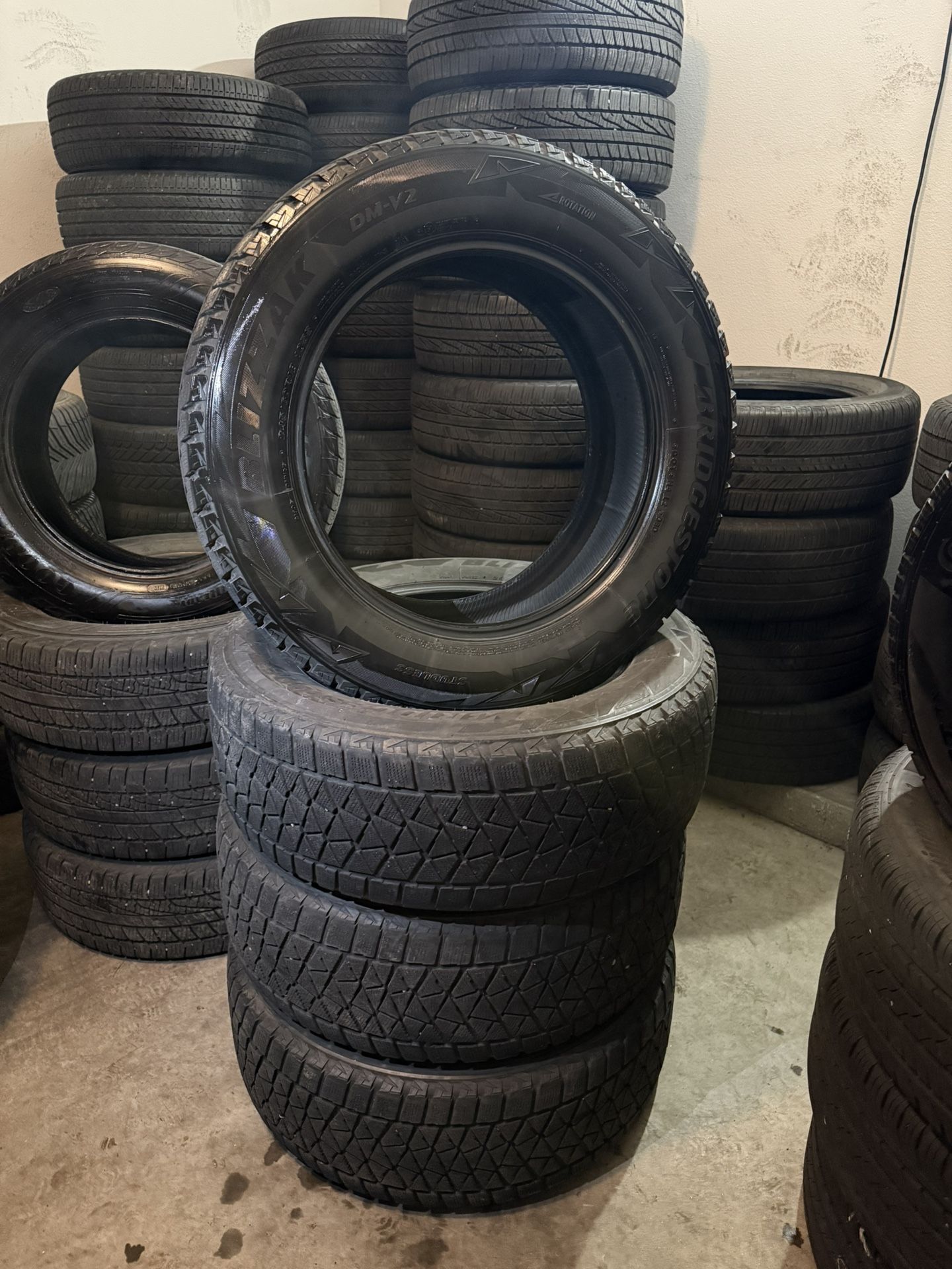 245-60-18 Bridgestone Blizzark