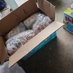 Full Box Of Size 5 Diapers