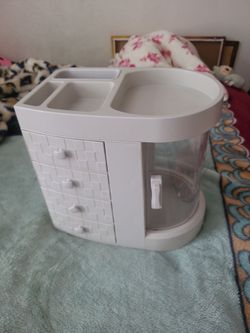 Makeup organizer