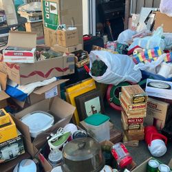 ESTATE SALE / Yard Sale