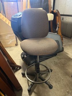 HON ComforTask 5900 series swivel high office chair