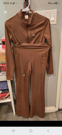 Alo Yoga Two-Piece Set Brown