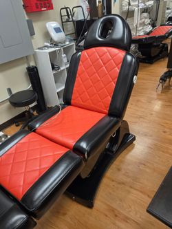 Electric adjustable massage/spa chair