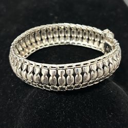 925 Sterling Silver Bracelet perfect for Valentines