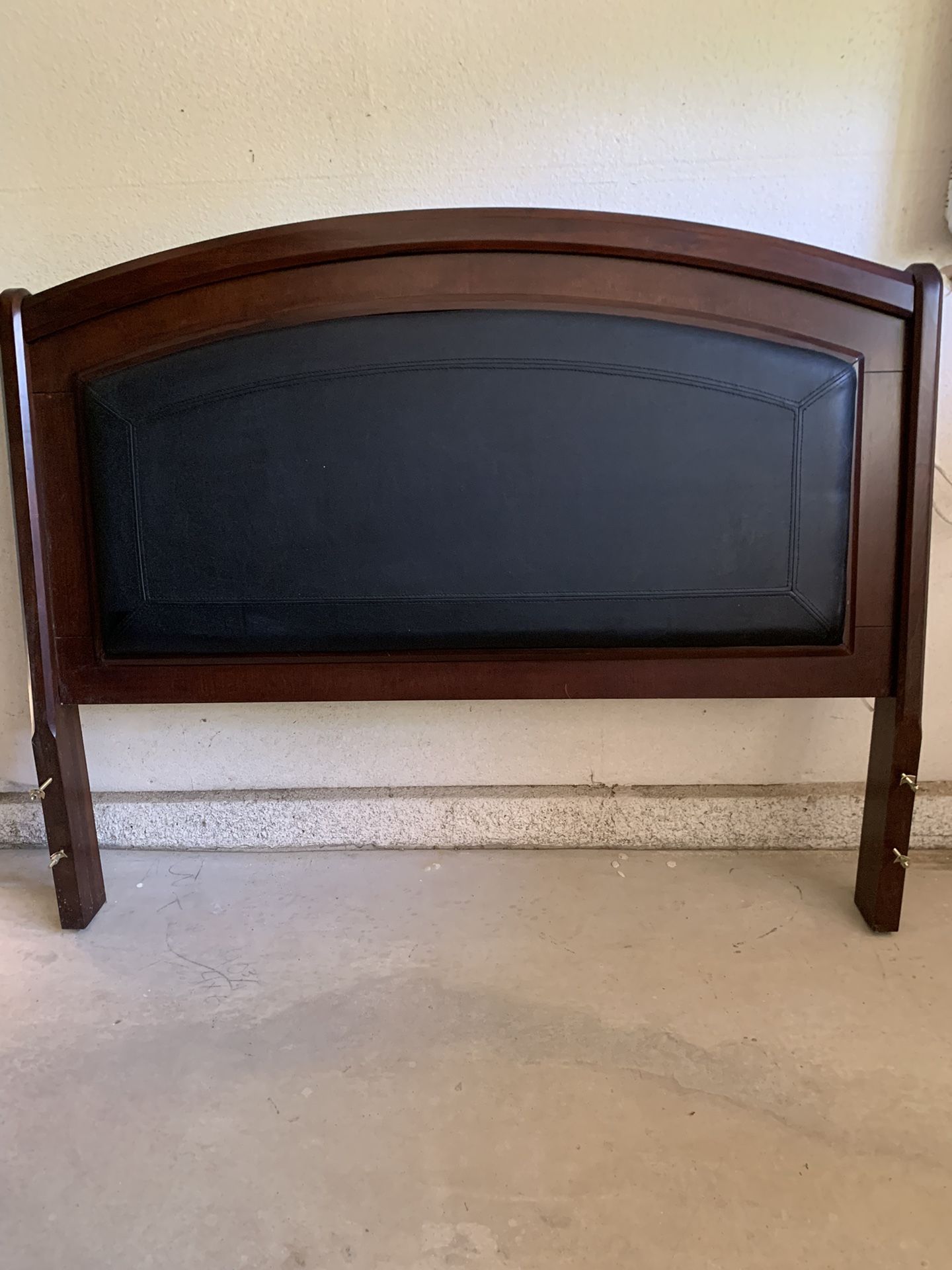 6 Piece Bedroom Set W/ Mattress *LIKE NEW*