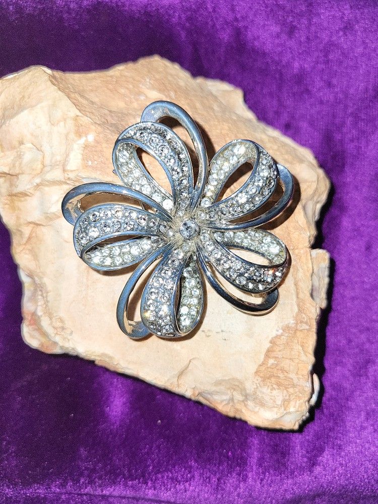 Monet 70's Lapel Pin