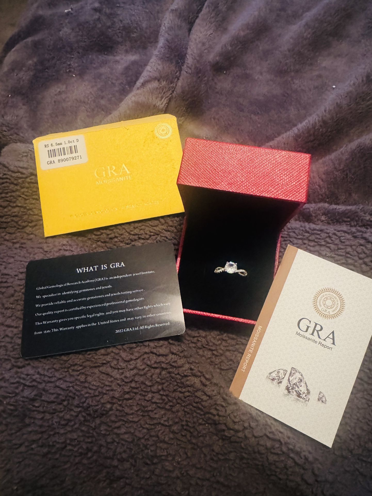 Moissanite Engagement/ Ring