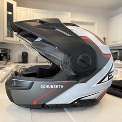 Schubert E1 Motorcycle Helmet - Size Large