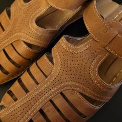 Women's Strappy Sandals size 10W NEW