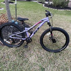 GT Lola 24” Girls bike