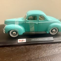 Maisto 1939 Ford Deluxe Coupe Diecast Model