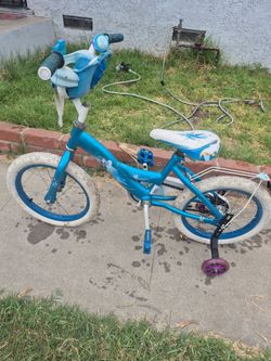 Free girls frozen bike with training wheels