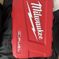 M18 Milwaukee Drill Set
