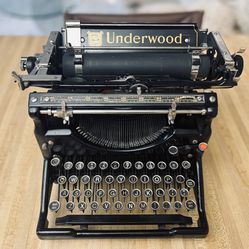 1924 Underwood Antique Typewriter - Excellent Condition 