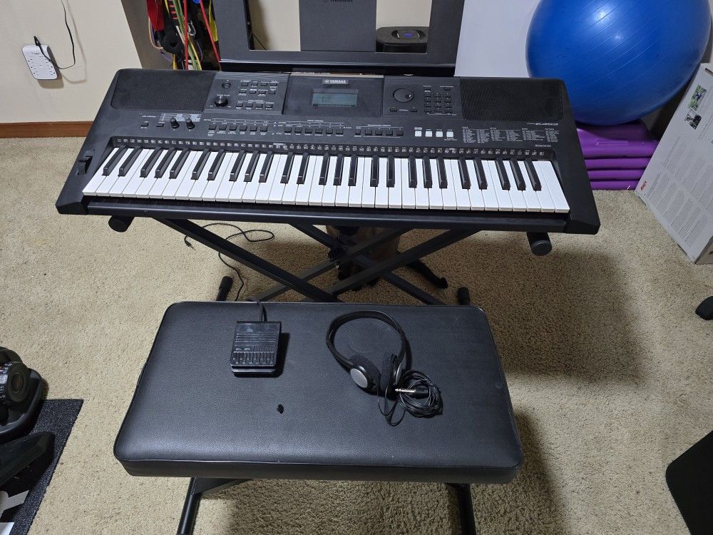 Yamaha PSR E453