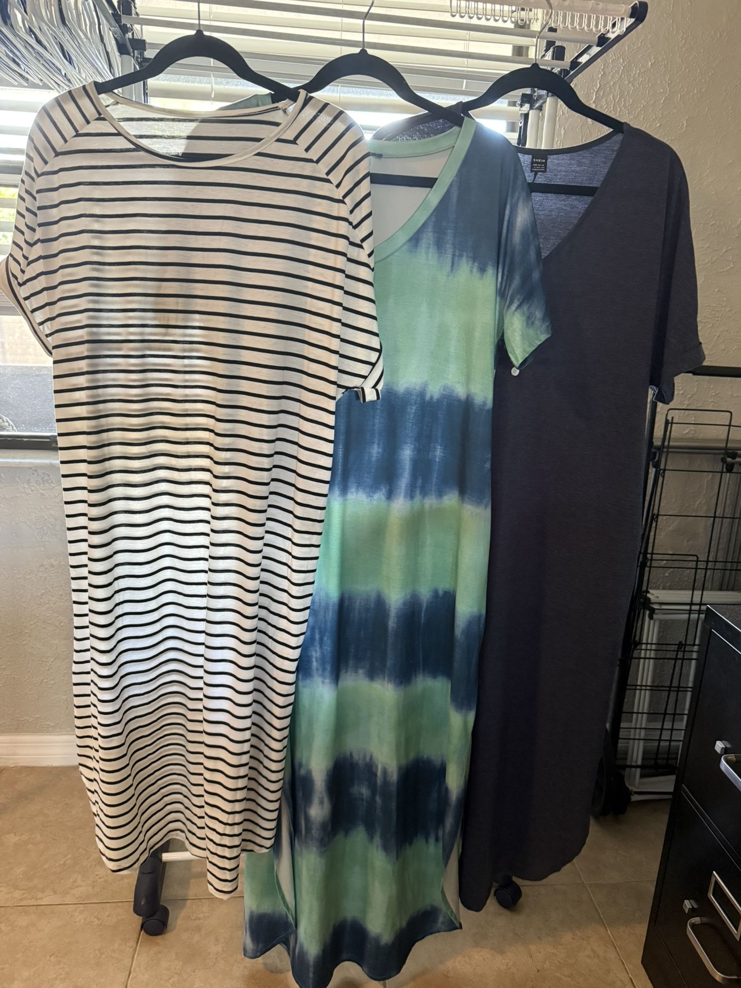 Women’s Short Sleeve Maxi Dresses (Size Large)