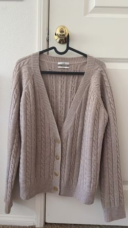 Size xs，Authentic Co wool sweater, almost brand new, no flaws. $300