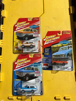 1:64 Johnny Lightning 70 Chevy Blazers diecast
