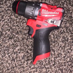 Milwaukee Hammer Drill/ Battery 3.0 Ah