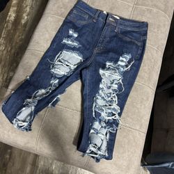 Women’s jeans/ Size 7 (28)