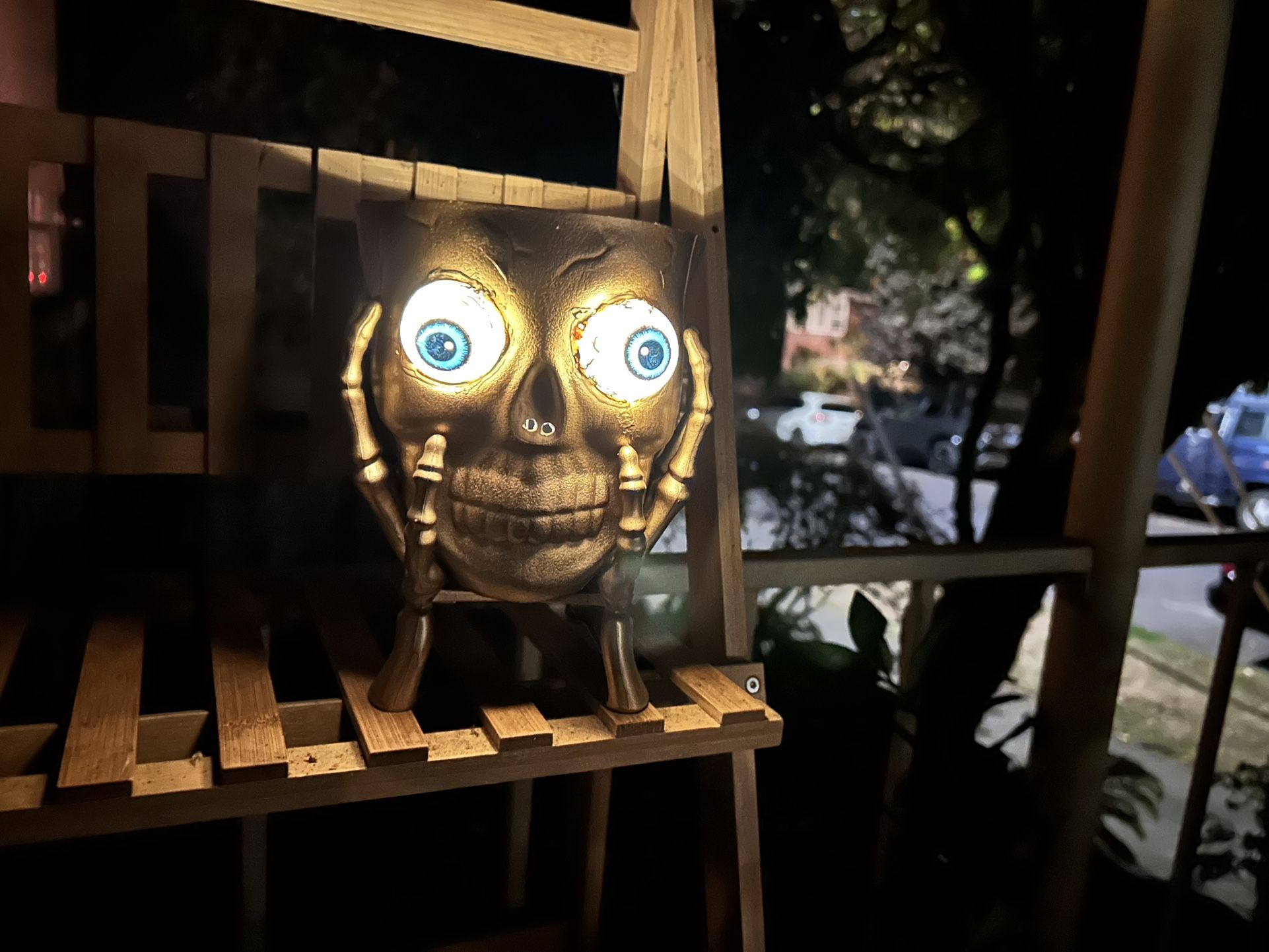 Gold  skull plant Planter Pot  Halloween witch decor, decoration, jack-o’-lantern light up eyes