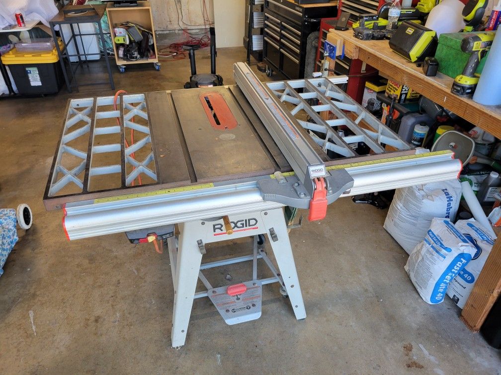 Rigid Contractor Job site Table Saw