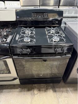 GE black 4 burner range stove