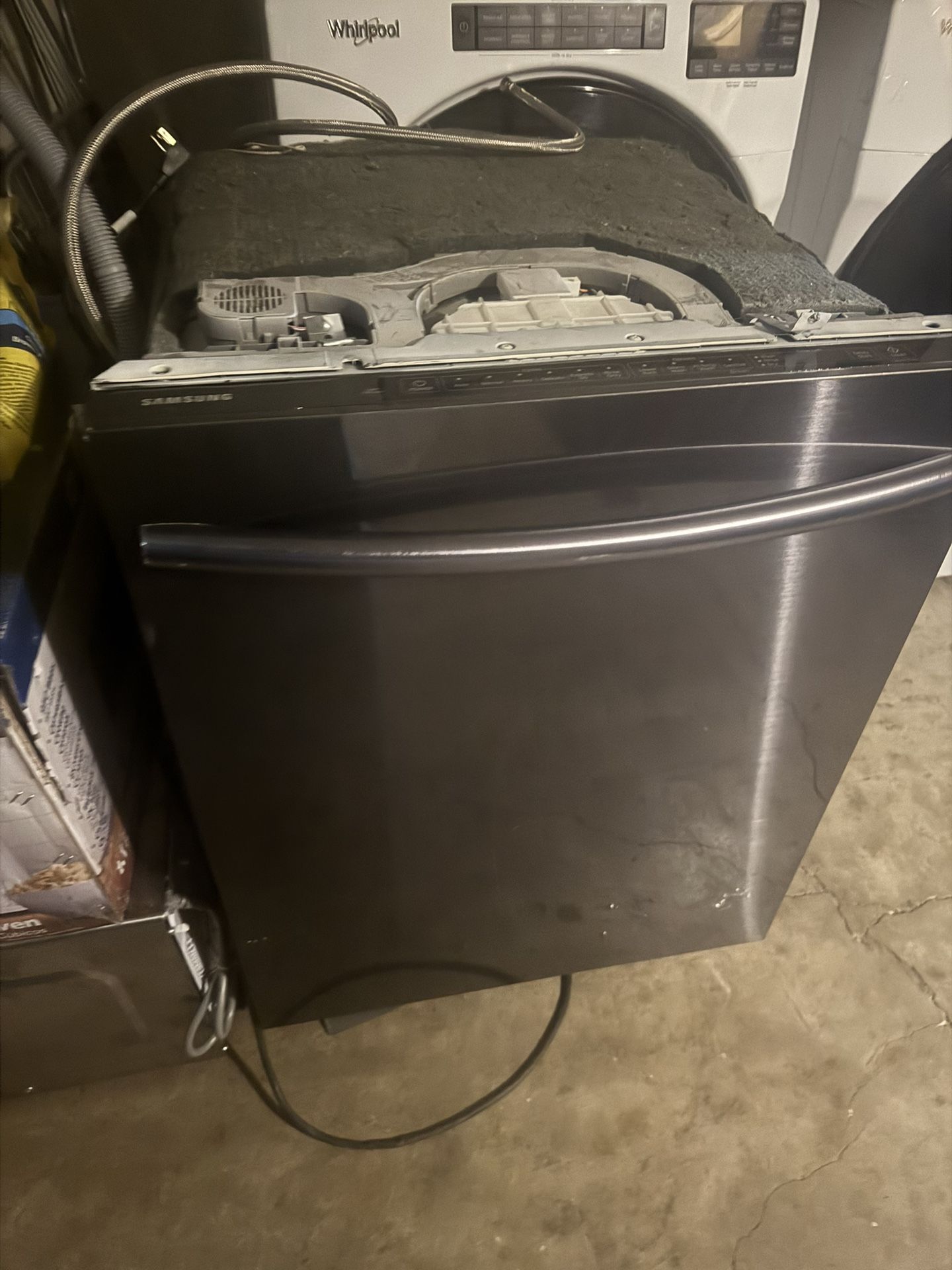 Samsung 24’ Built In dishwasher