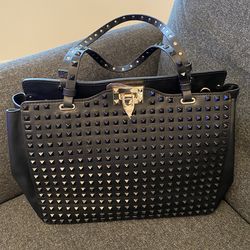 MEDIUM ROCKSTUD LAMB SKIN BAG black with black studs