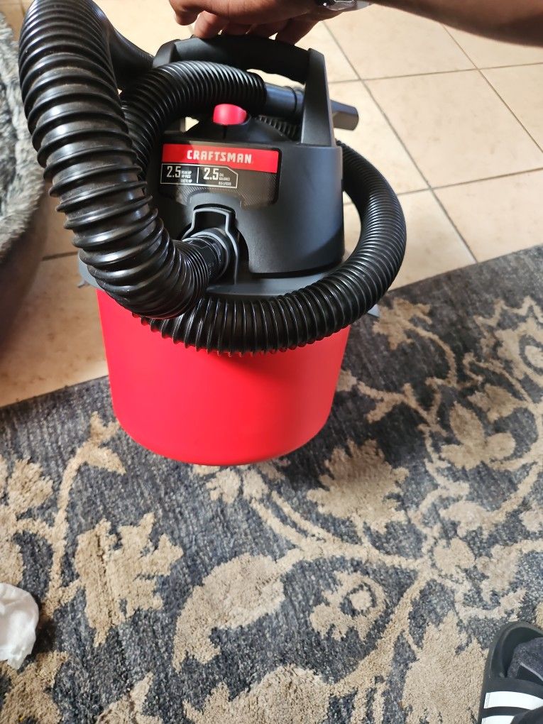 2.5 Gallon Craftsman Wet/Dry Corded Vacuum Used Once Fairly New $35