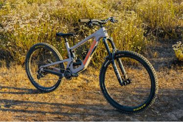 2023 Santa Cruz Nomad Carbon C (size large, 29/27.5 mullet)