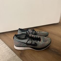 Used Nike flynit multi-colored racers