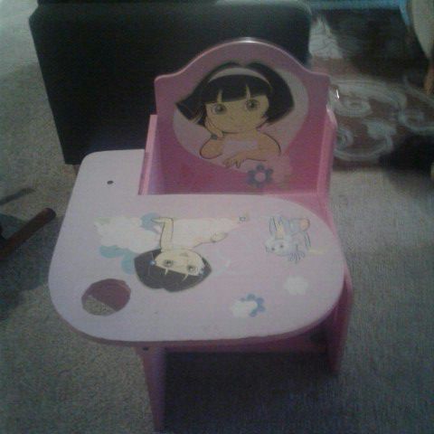 Dora children's desk