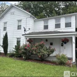 2 Bedroom 1 Bathroom Apartment 