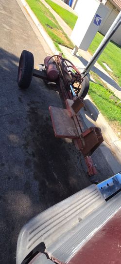 Hydraulic log splitter. Needs pump and motor. $100
