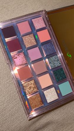 HUDA eyeshadow Palettes