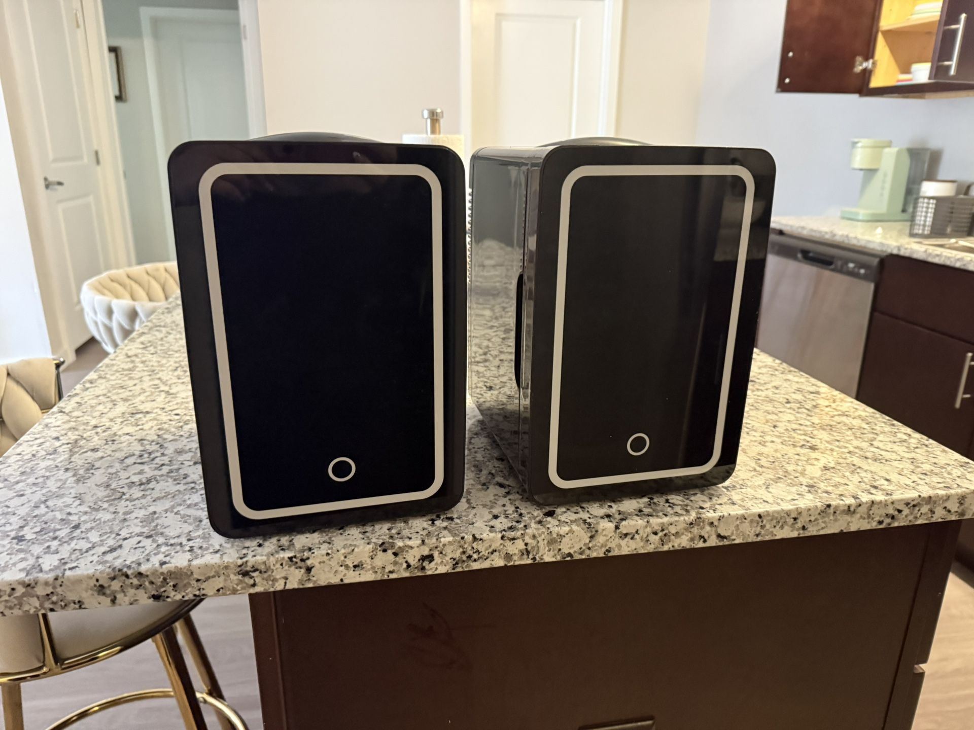 2 MINI FRIDGES