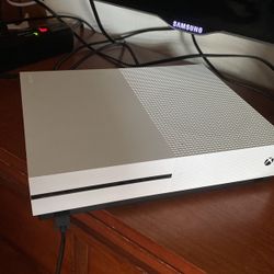 Xbox One S Two Controller 