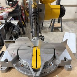 Compound Miter Saw 