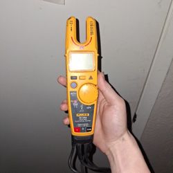 Fluke T6-1000 Voltage Meter