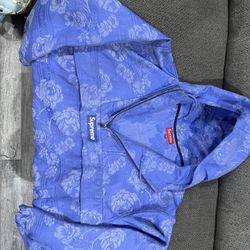 Supreme Hoodie 