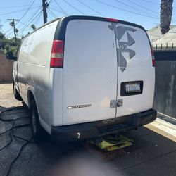 2009 Chevrolet Express /// 218 Millas