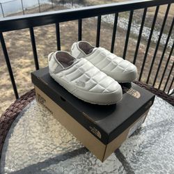 The North Face Thermoball Traction Mule V White women's sizes (7,8,9)