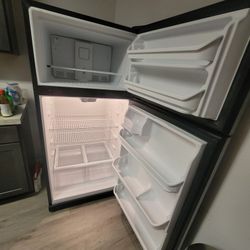 Frigidaire Top & Bottom Refrigerator 