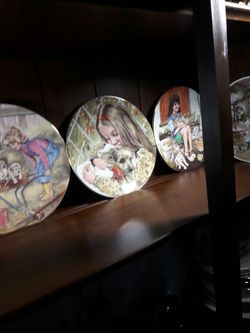 8 dogs and 2 other plates