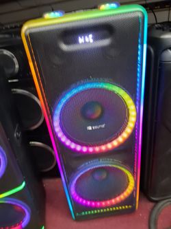 Super loud karaoke 🎤 Bluetooth party speaker.  Double woofers.