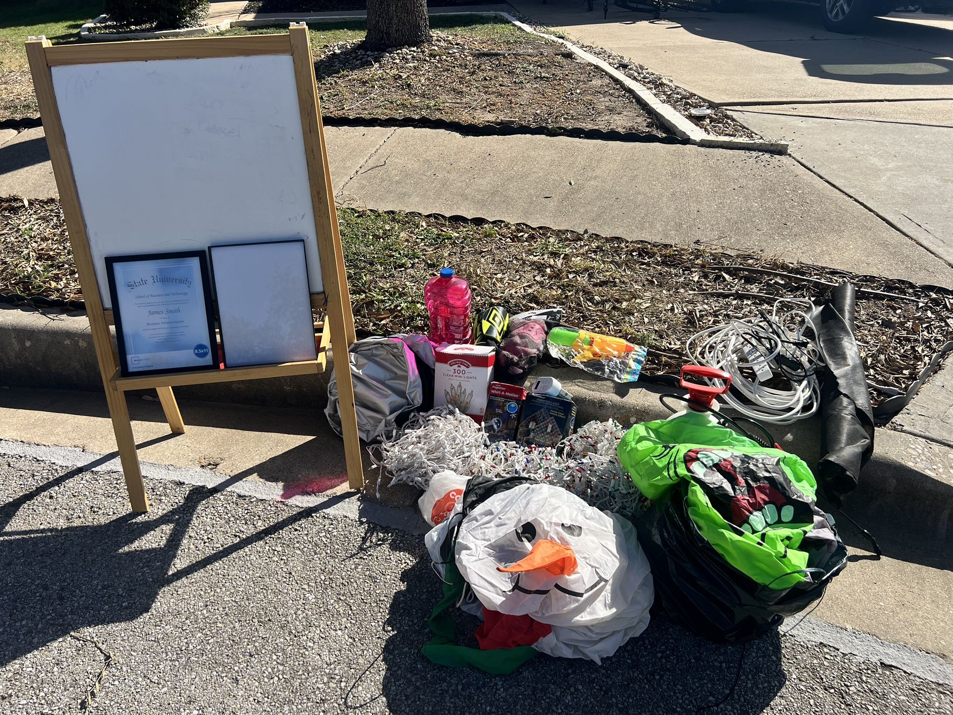 Free Items - Christmas Light - Xmas Inflatable - Halloween Inflatable - Toys.