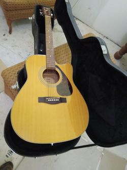Yamaha FX370C Acoustic/Electric Guitar with Access Carrying Case