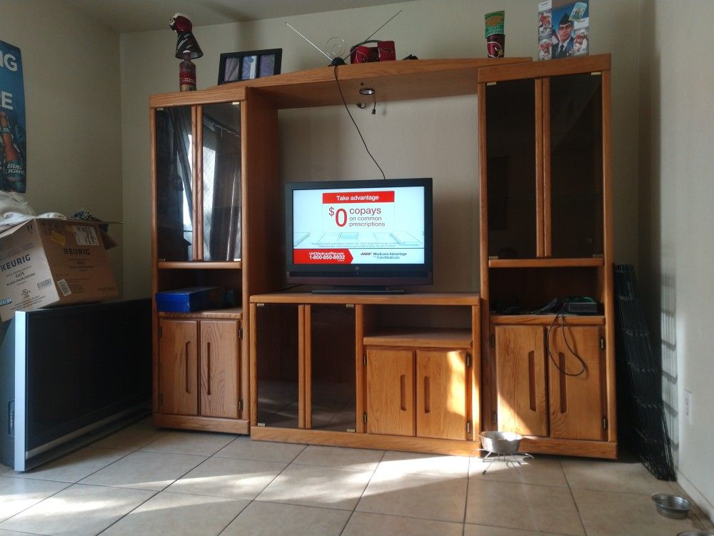 Good condition entertainment center has glad shelves